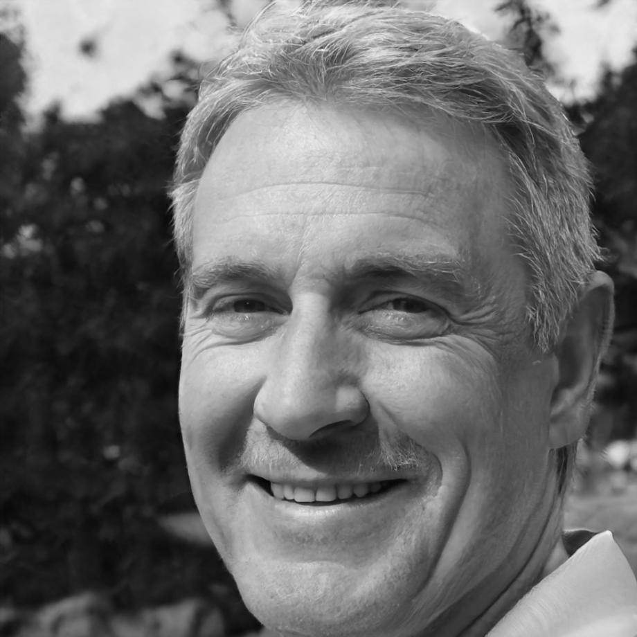 Portrait von Dr. Konstantin Eberhardson, Finanzexperte und Hauptdozent